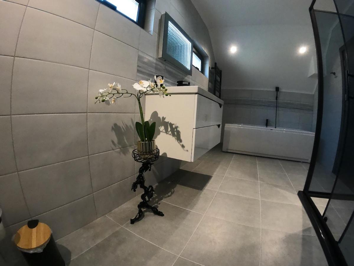 Villa Utopia Baltsjik Buitenkant foto