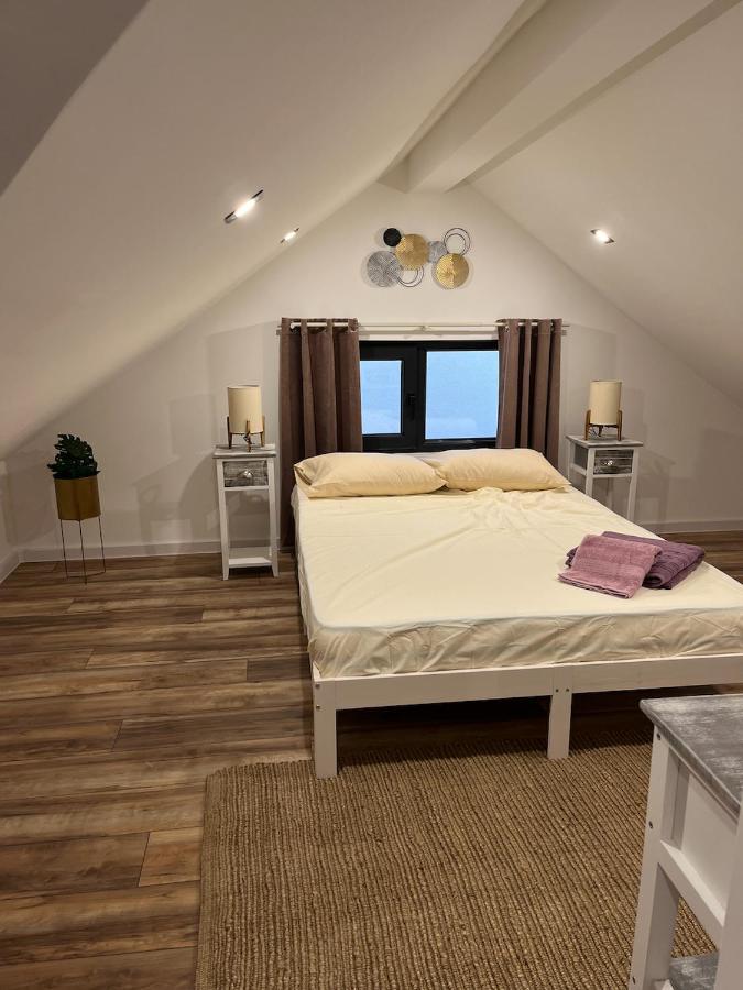 Villa Utopia Baltsjik Buitenkant foto