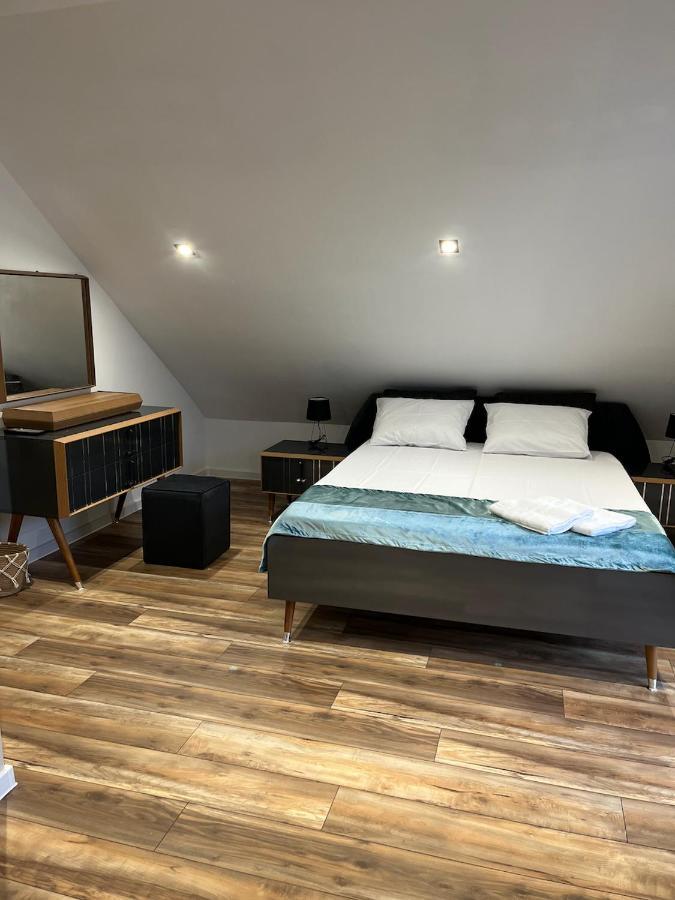 Villa Utopia Baltsjik Buitenkant foto