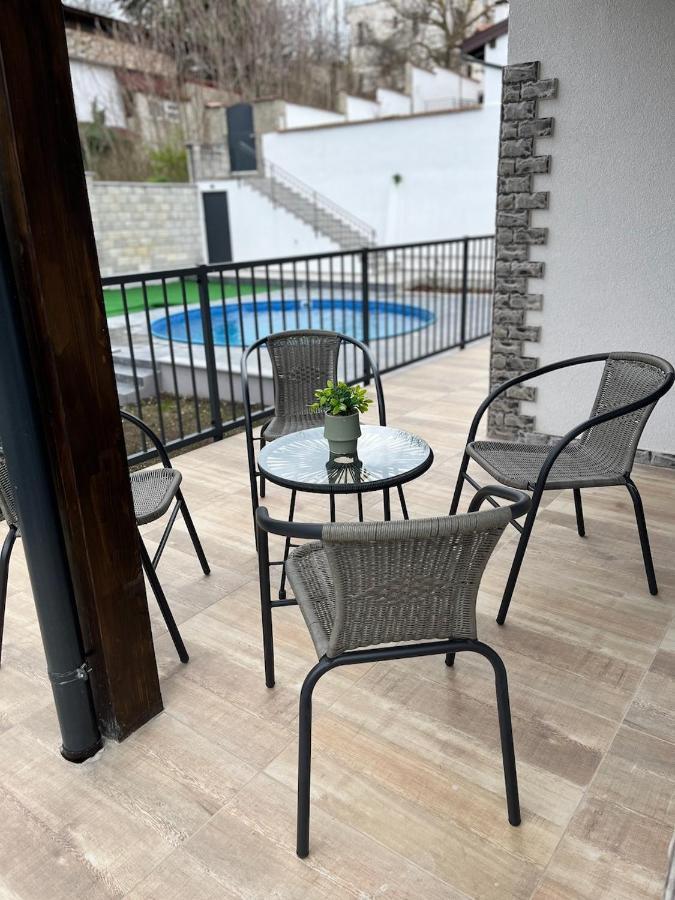 Villa Utopia Baltsjik Buitenkant foto
