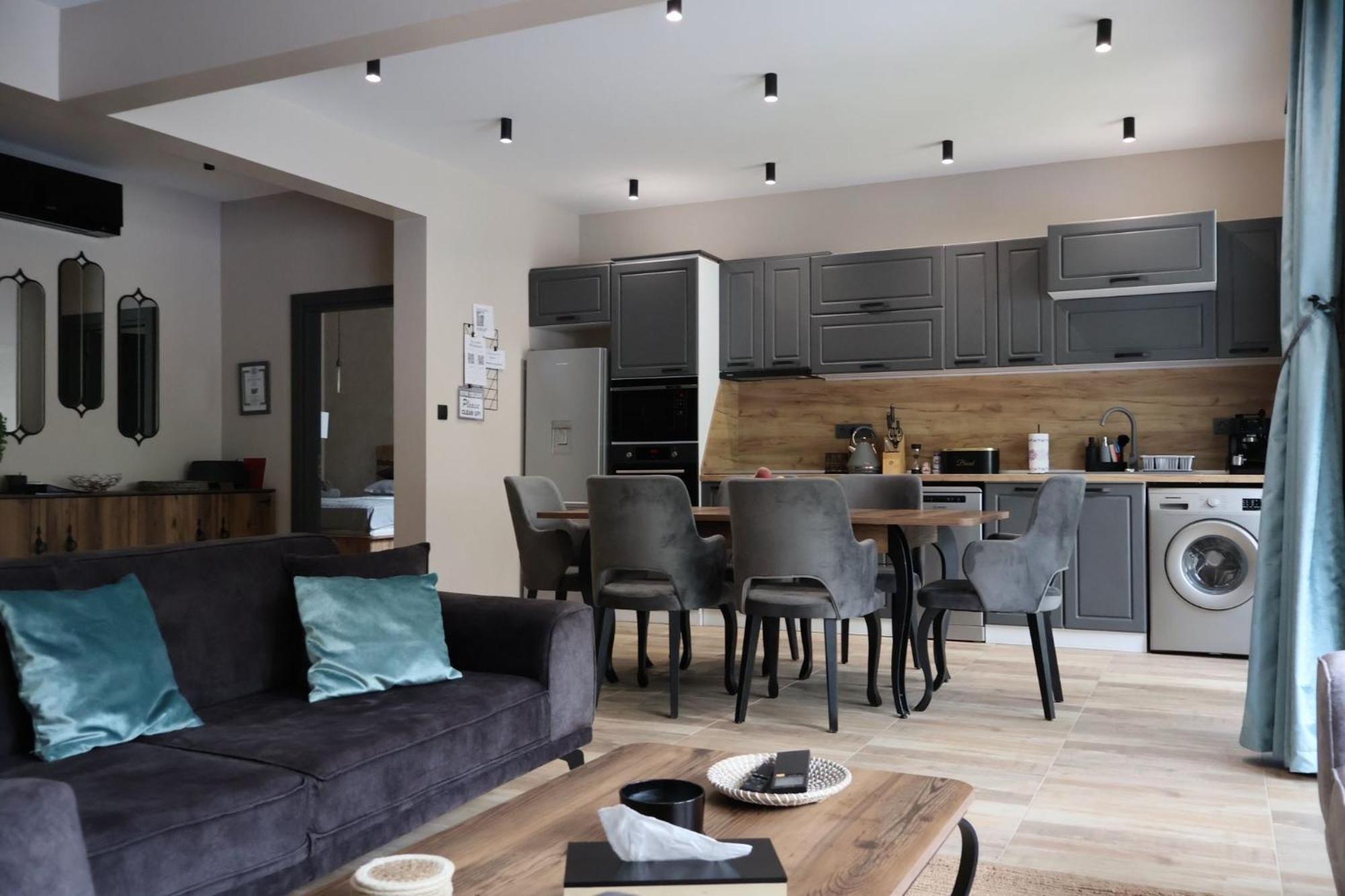 Villa Utopia Baltsjik Buitenkant foto